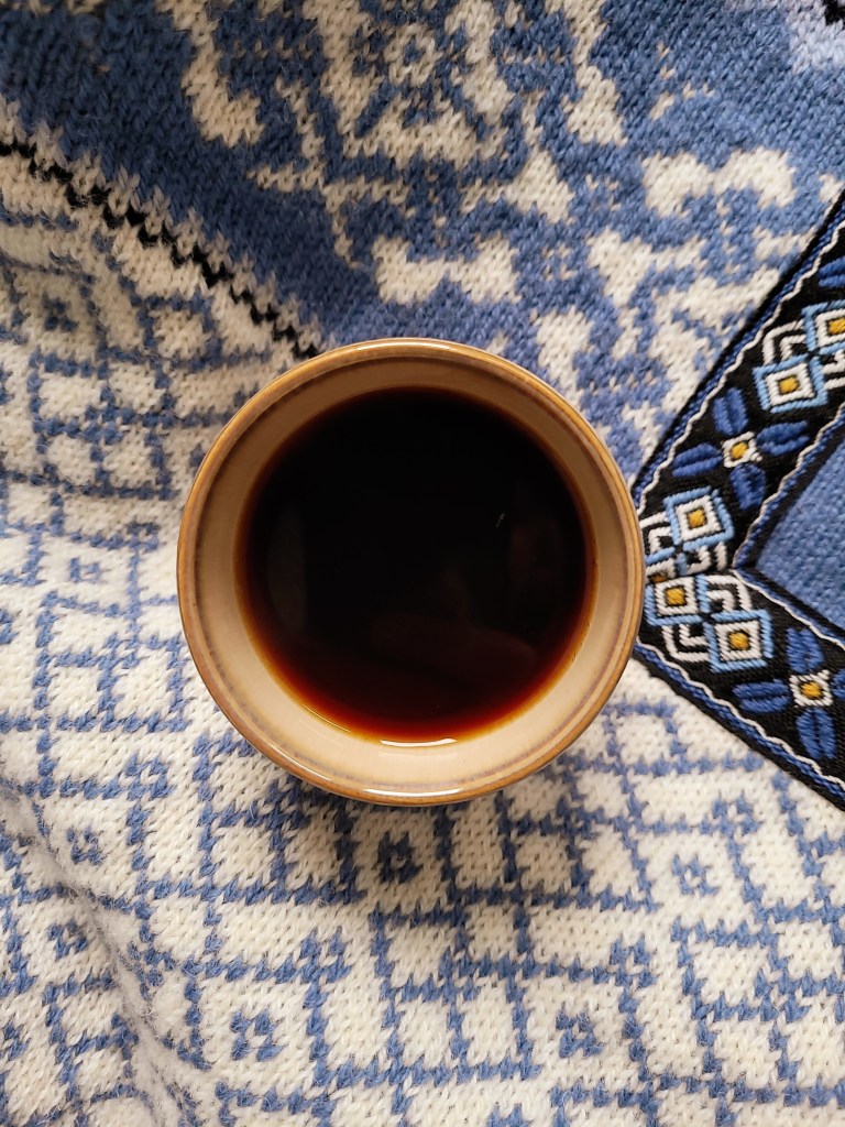 Kaffee und ein Norweger Pullover