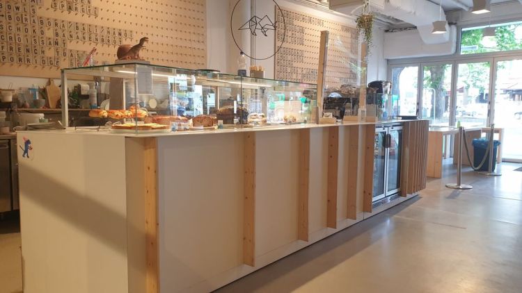 Theke im Kaffeesaurus am Friesenplatz, Köln