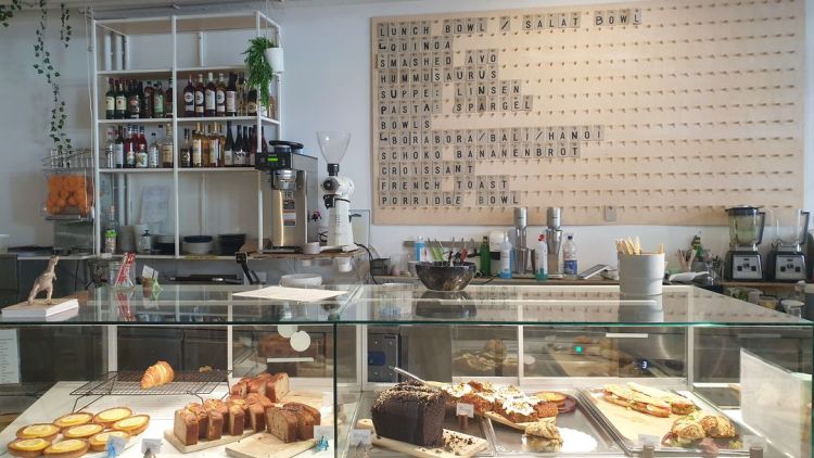 Kuchenauswahl im Kaffeesaurus am Friesenplatz, Köln