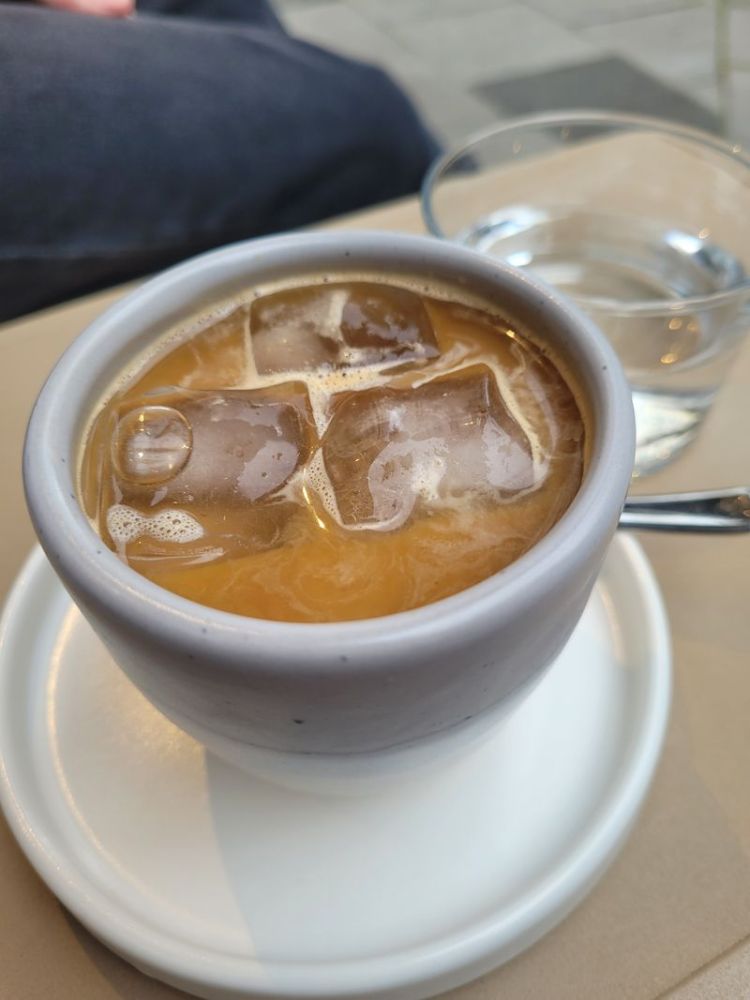 Iced Cappuccino bei Blooming Coffee Köln